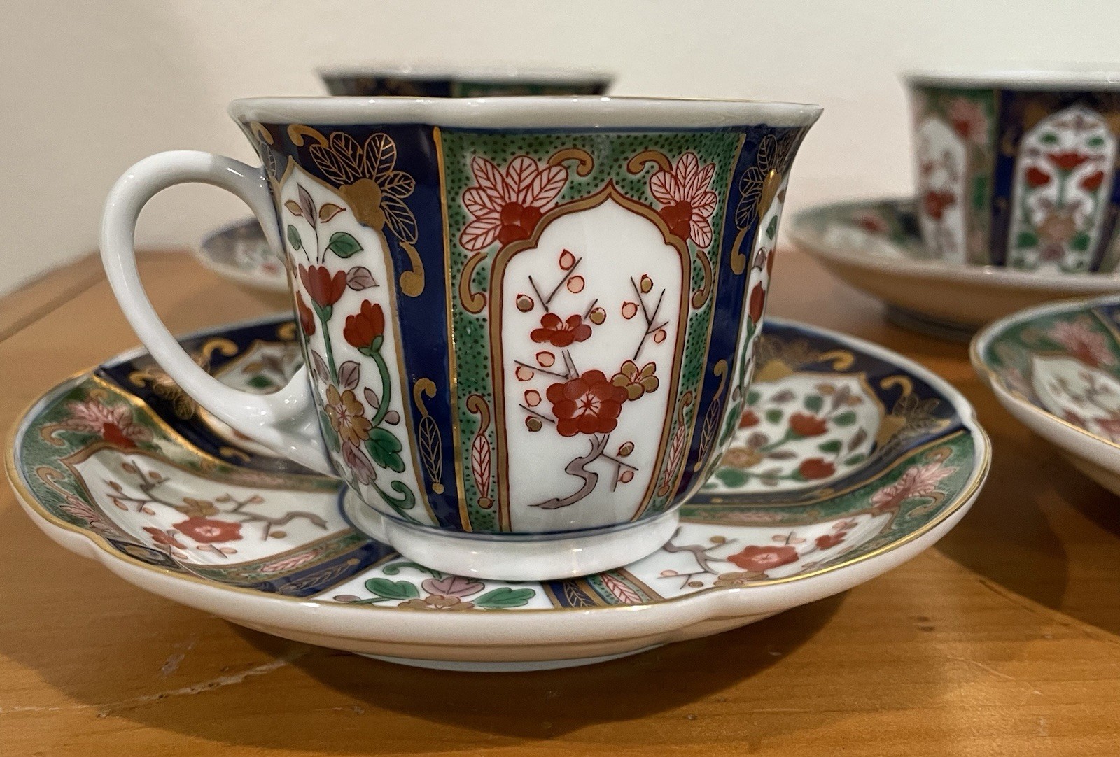 S/4 Japanese Imari Gold Scalloped Rim Cup/saucers Traditional Blue Rust