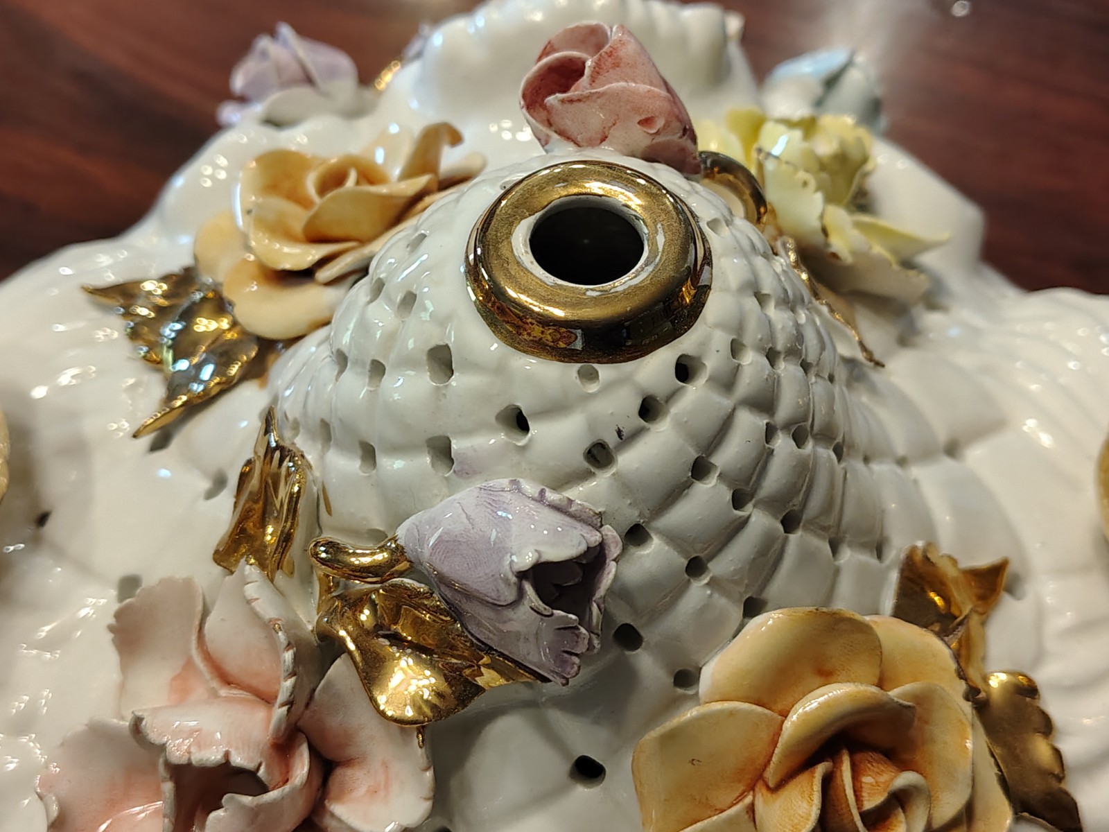 Capodimonte Style Centerpiece