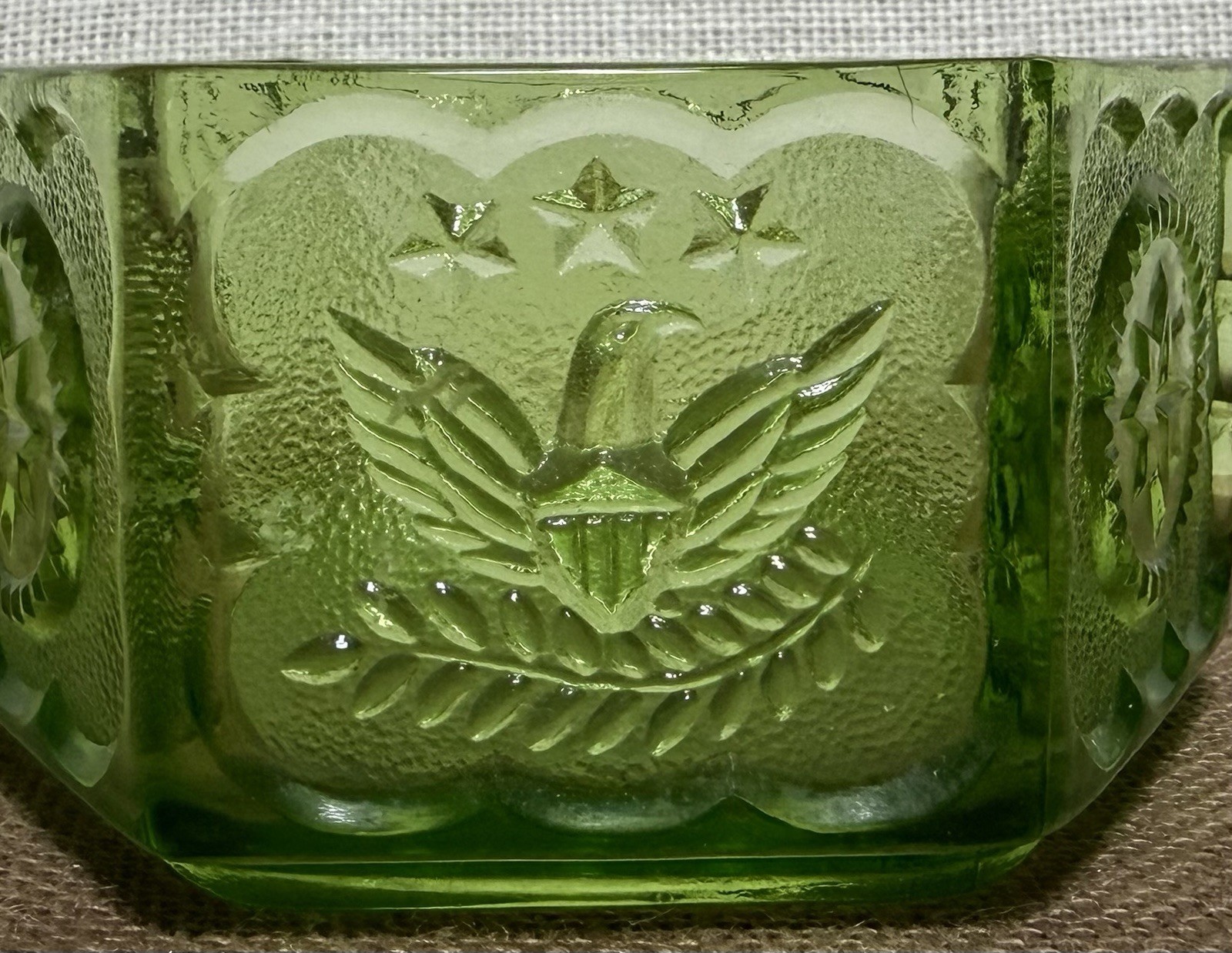 VINTAGE GREEN GLASS CANDY DISH WITH EAGLES AND STARS 4 1/4″ W
