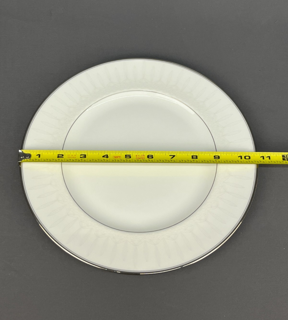 13 WATERFORD LISMORE Platinum Fine Bone China 10 3/4″ Dinner Plates; Mint