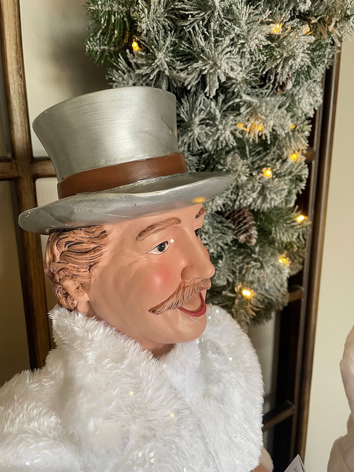 Regency Frost White Carollers Set 4