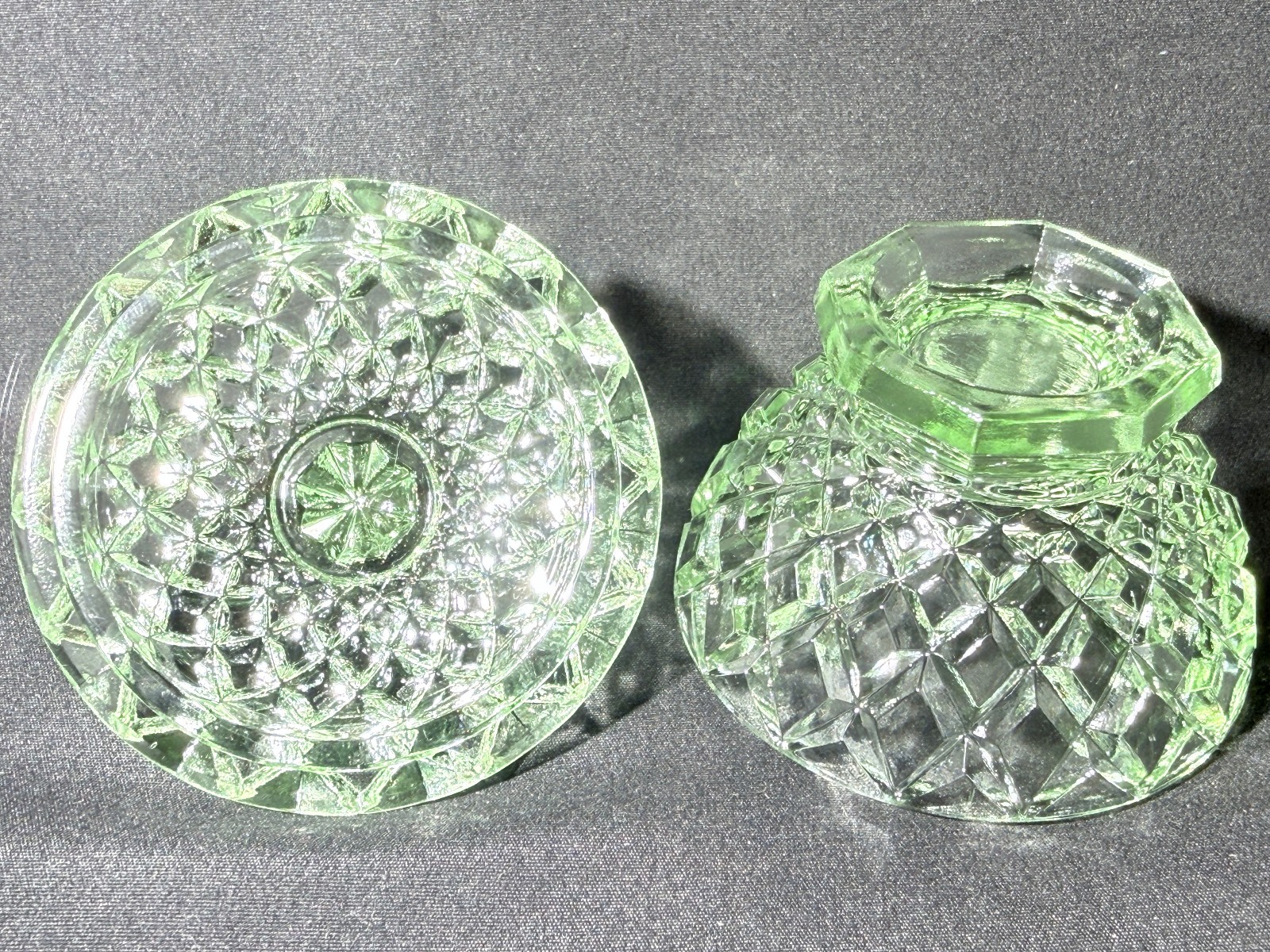 Green Vaseline Uranium glass covered candy dish coffee sugar jar / bowl selenium