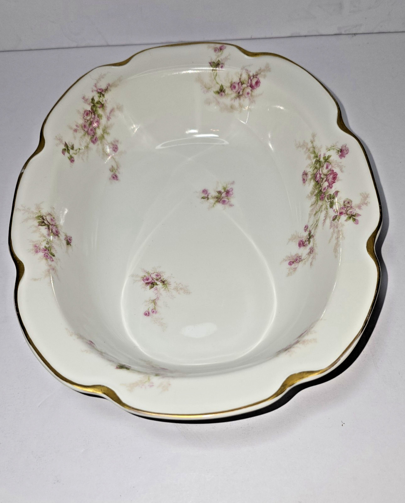 Haviland Limoges Oval Serving Bowl – Scalloped Edges – Gold Trim 9.25″ × 7.5″