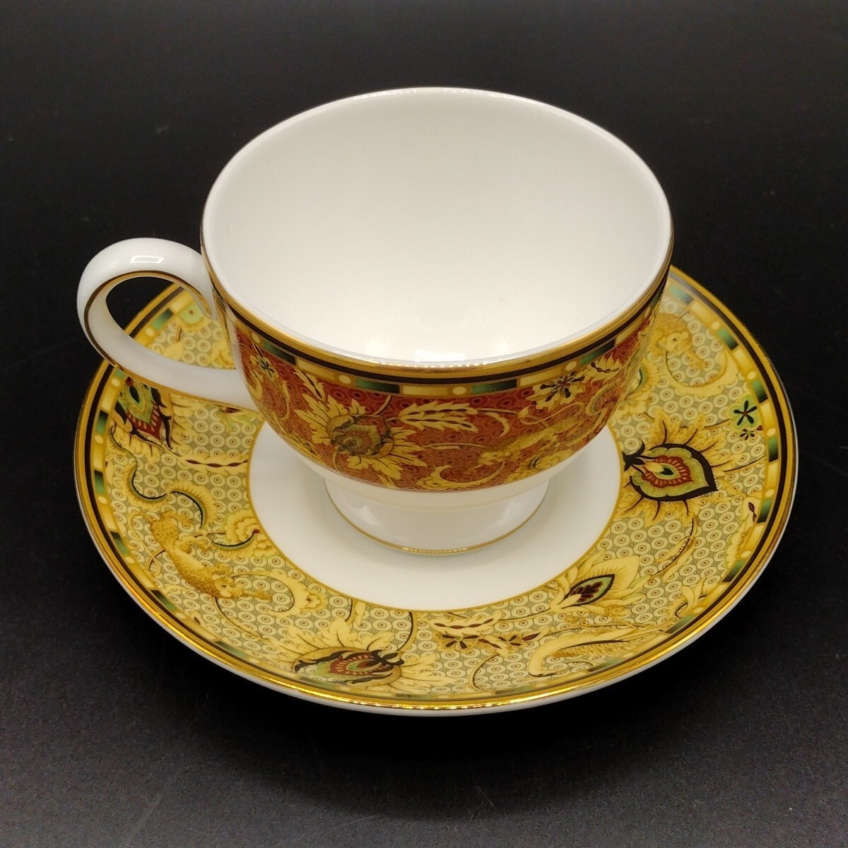 VTG 1997 Wedgewood Persia China 2¾” Leigh Shape Footed Teacup and Saucer England
