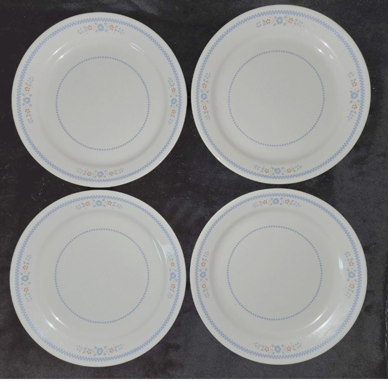 4 FOUR 10 1/4″ Dinner Plates Corelle by Corning Needlepoint Look UNUSED