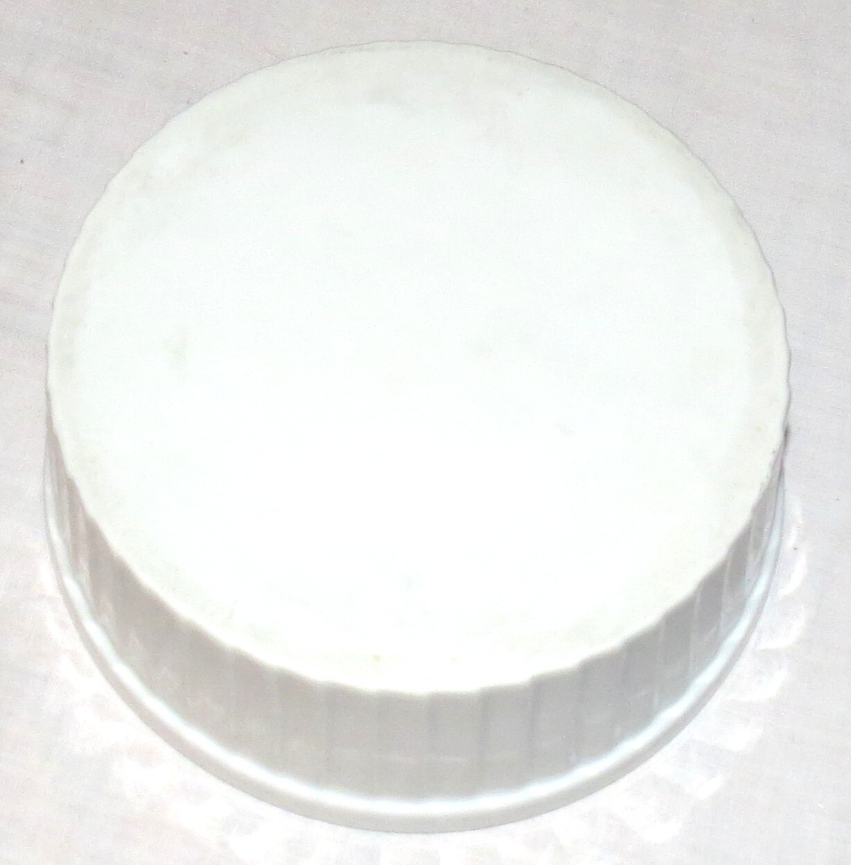 Ribbed White Souffle – 7.5 inches diameter x 2.3/4 inches deep