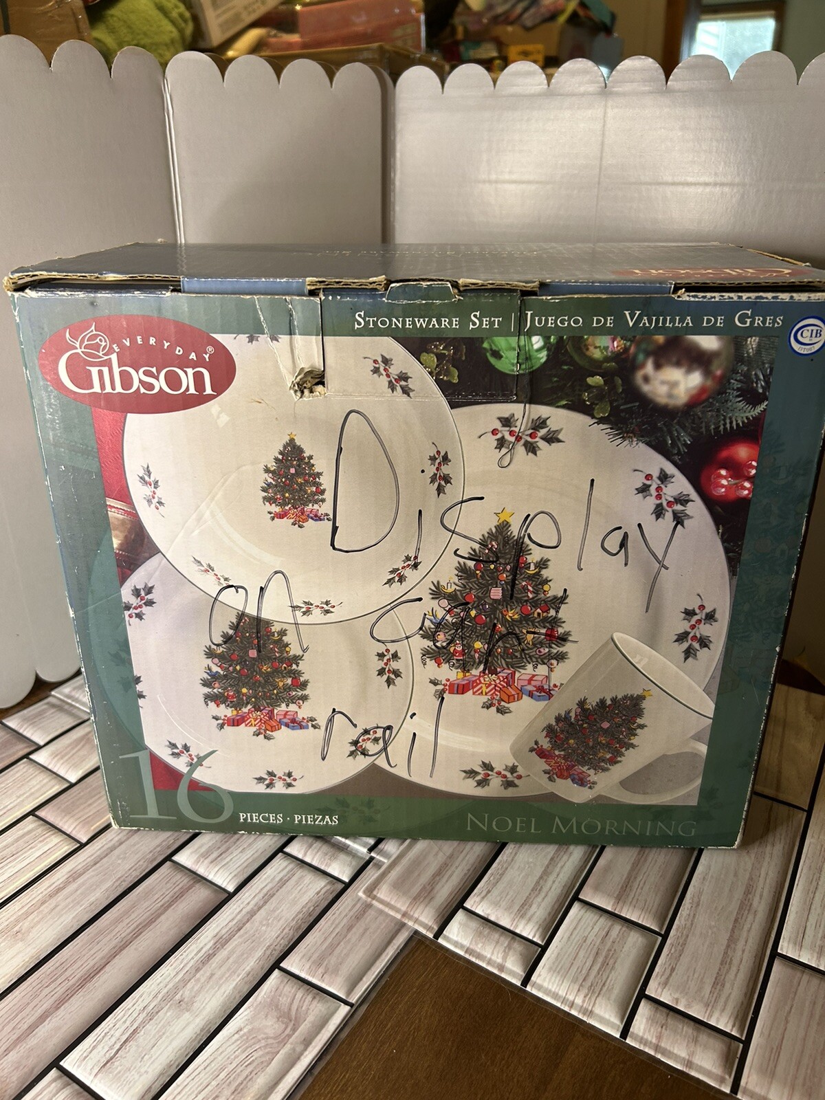 Everyday Gibson 15pc Noel Morning Durable Stoneware Set-2006-Service for 4-Used