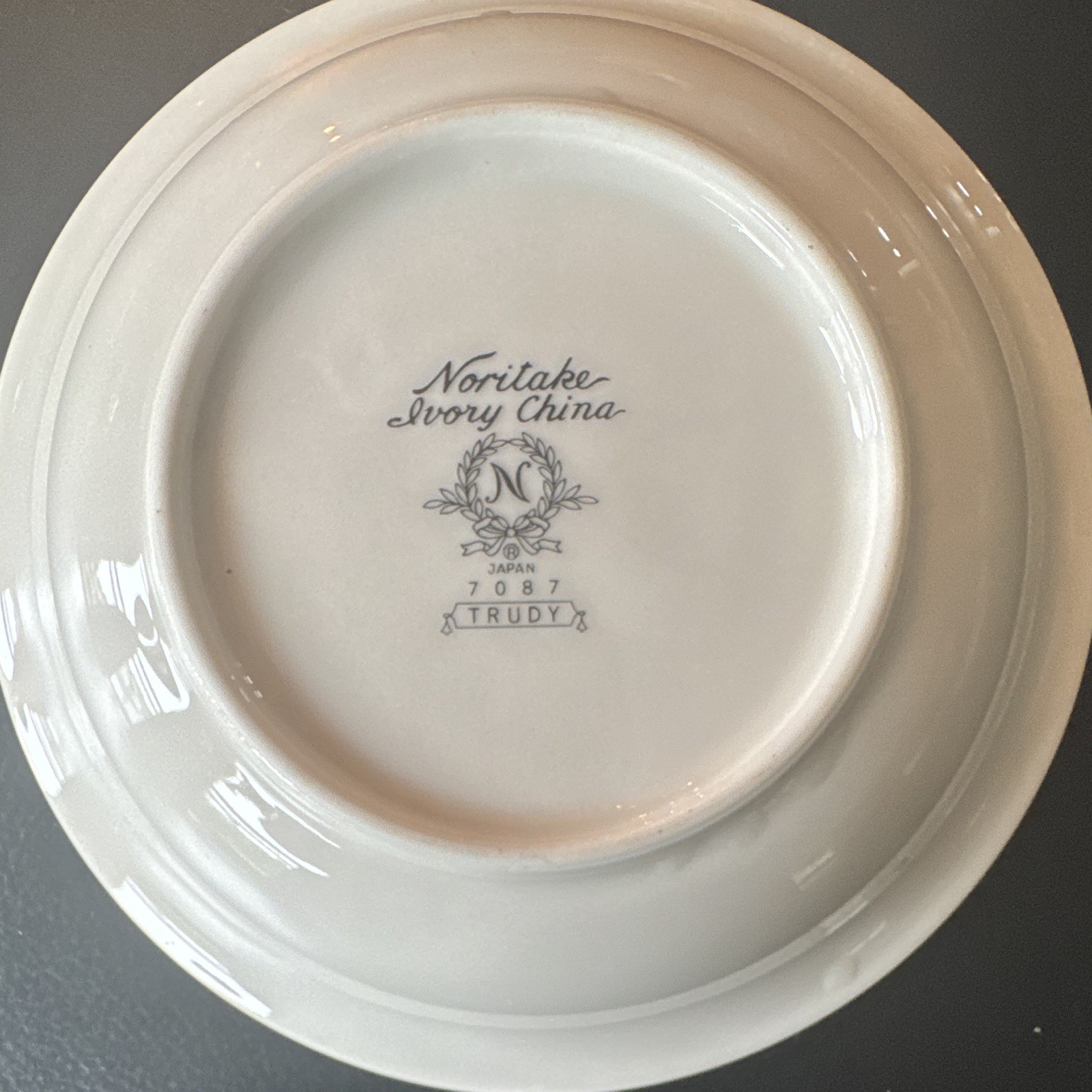 Noritake Ivory China Trudy 7087 White Round Fruit / Dessert Bowl Japan
