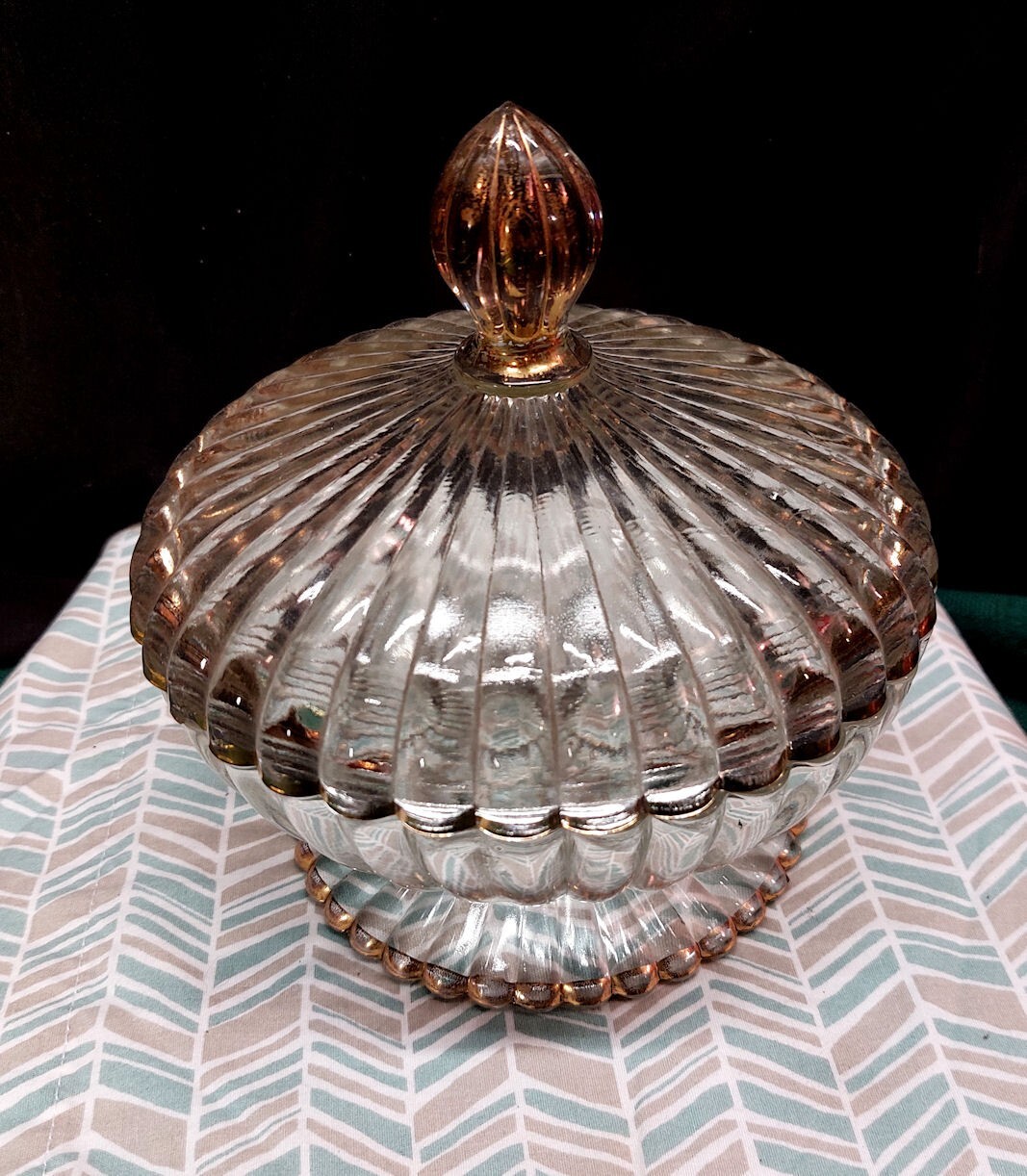 Anchor Hocking Pressed Glass Covered Nut / Candy Dish 7″dia -Reed w/Gold Trim EX