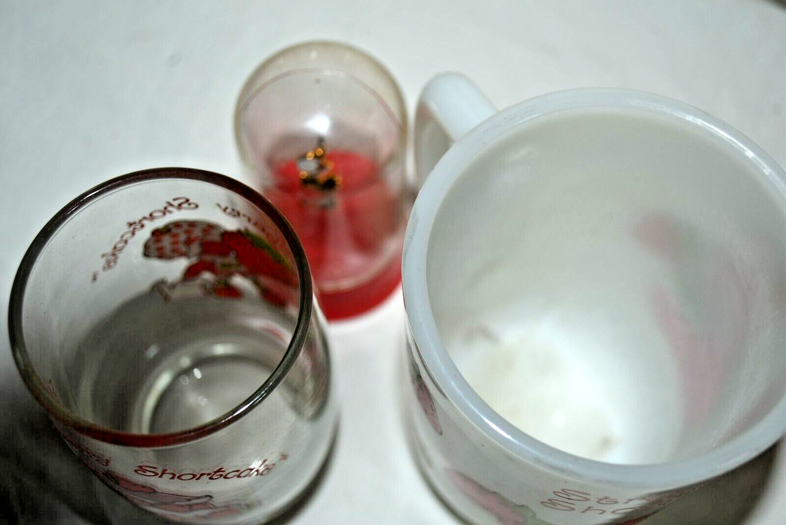 Vintage 3 piece STRAWBERRY SHORTCAKE lot COFFEE CUP Juice Glass & charm USA EUC