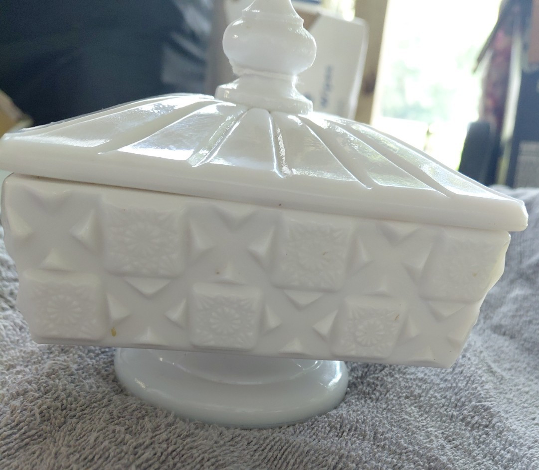 Vtg. Westmoreland Old Quilt Square Ftd. Covered Candy Milk Glass 5″