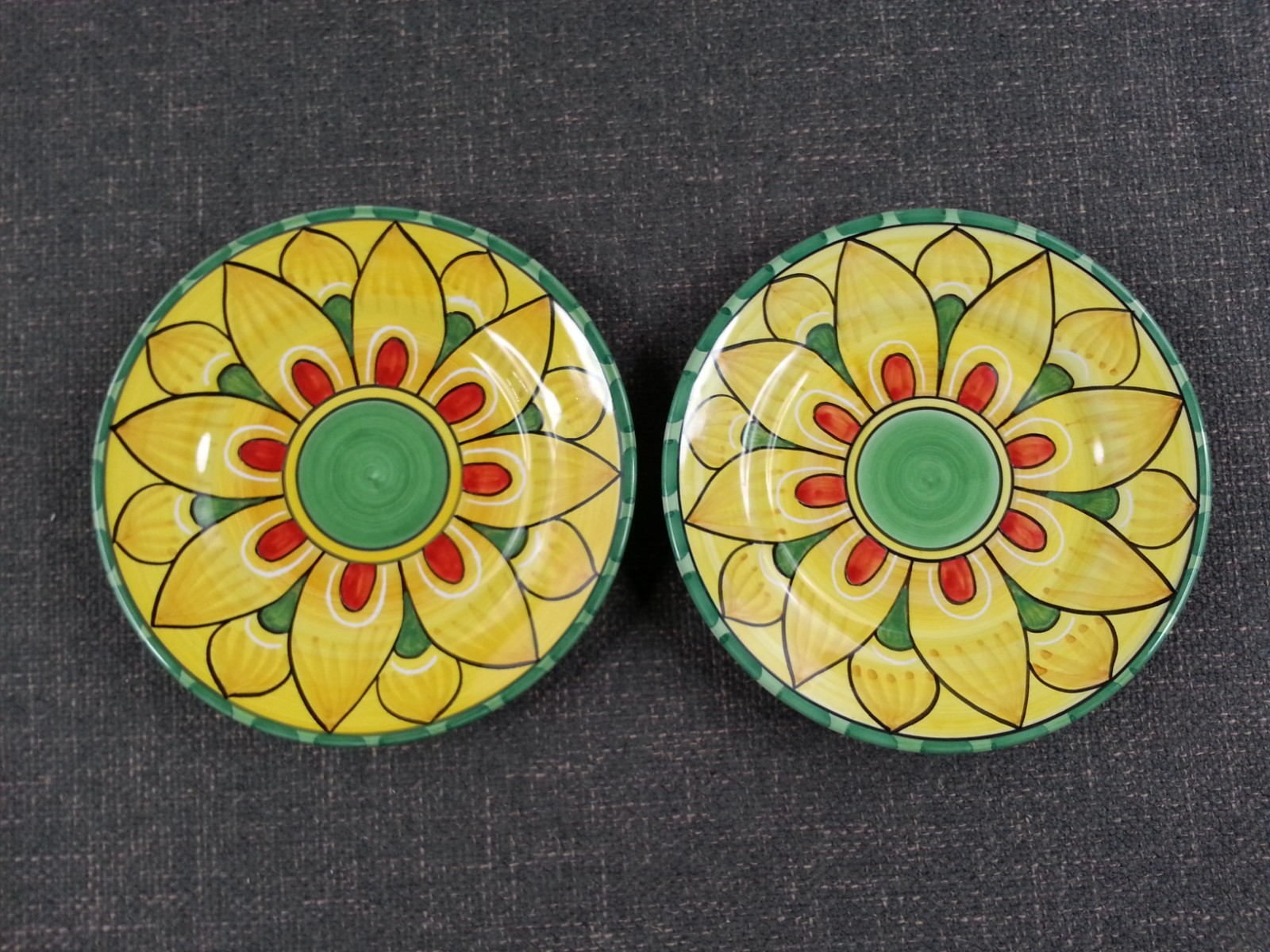 2pc Deruta Hand Painted 8 Inch Plates Made In Italy yellow and green flower