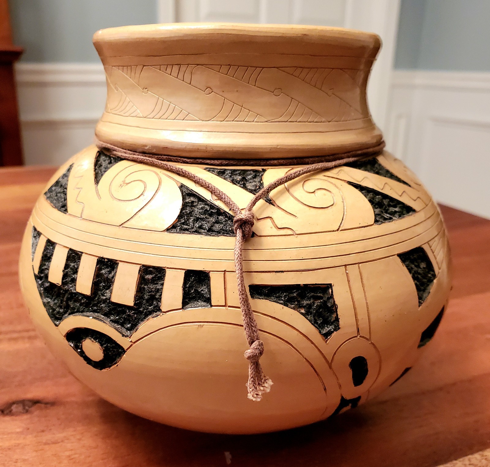 Southwest Ceramic Pottery Jar 5.5″ Geometric Design