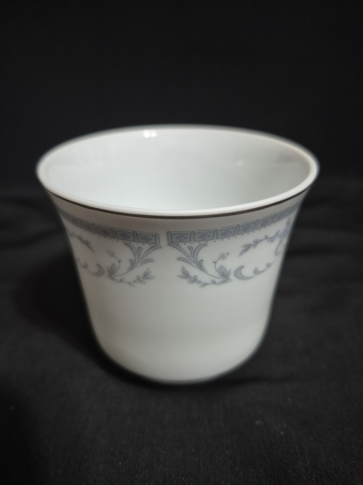 VINTAGE 1985 SHEFFIELD BLUE WHISPER CHINA TEACUP & SAUCER SET OF 3