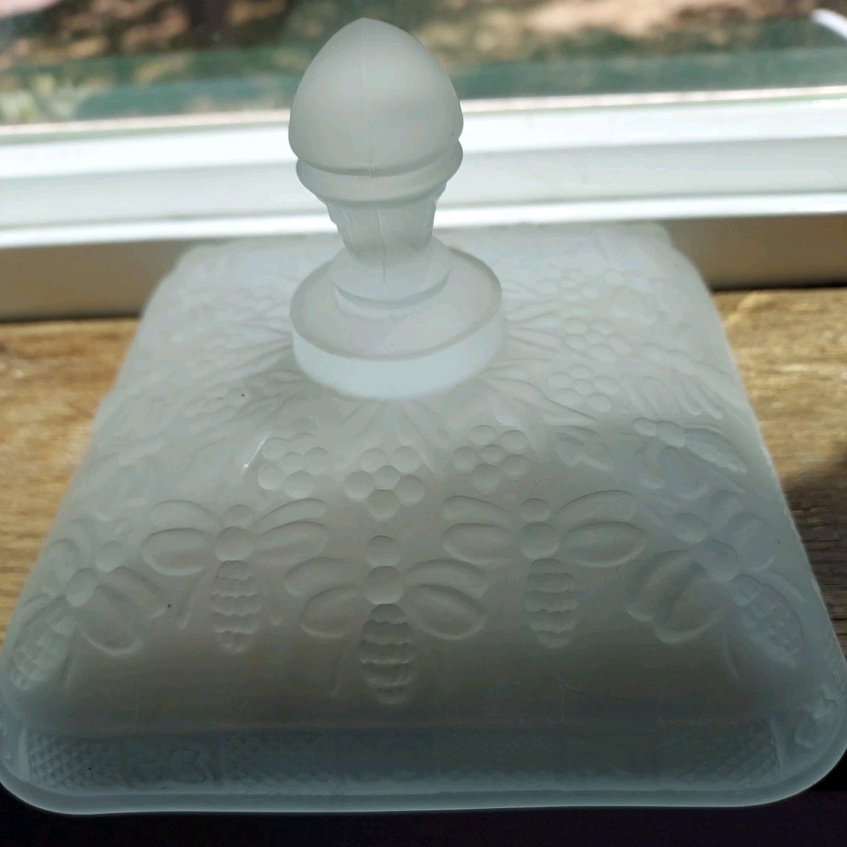 Indiana Glass Tiara Honey Bee Hive Box FROSTED Candy Dish LID ONLY Read Descript
