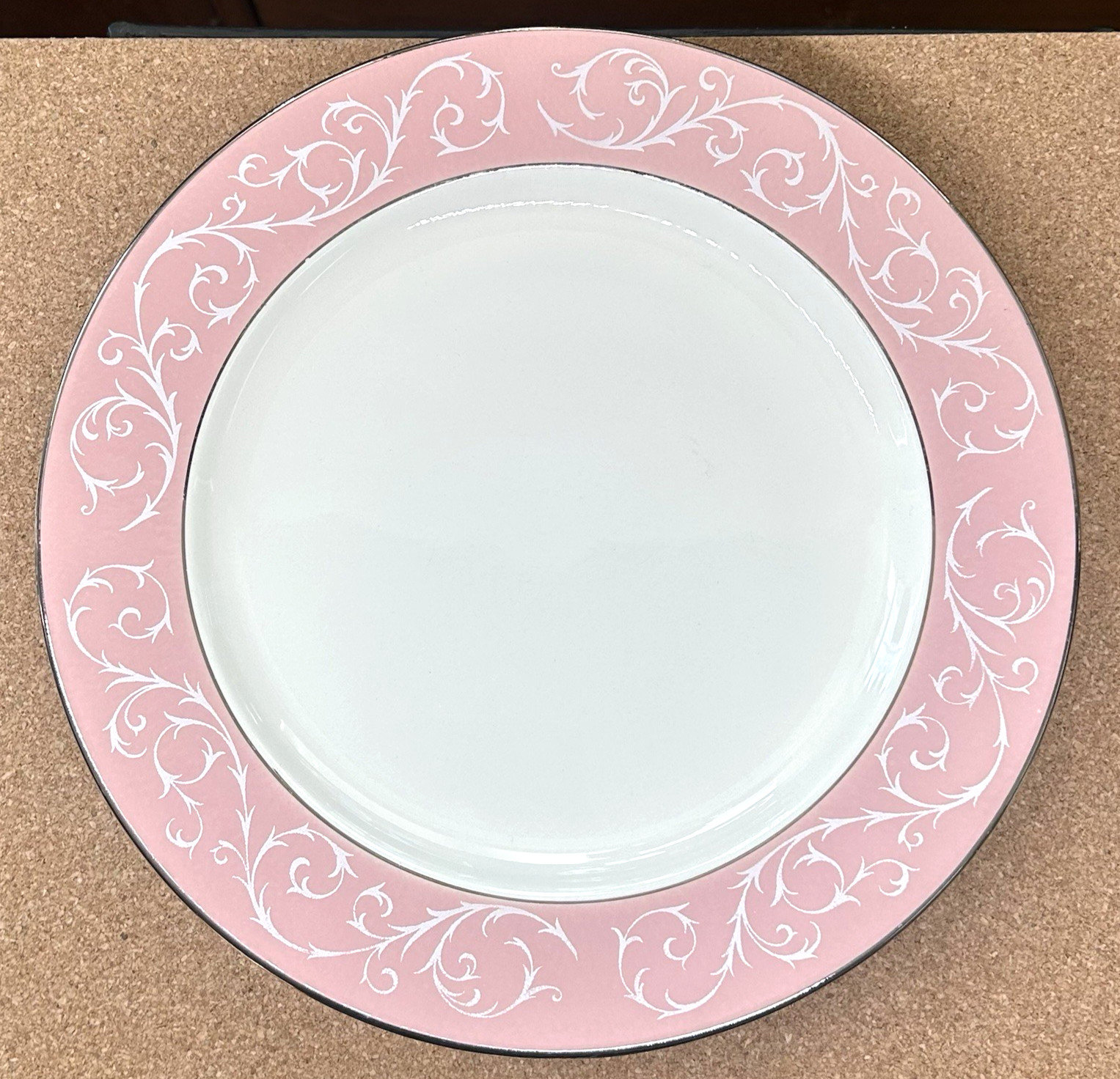 FILIGREE PINK Set of 4 Dinner Plates 10″ Harmony House USA Platinum Trim EUC!