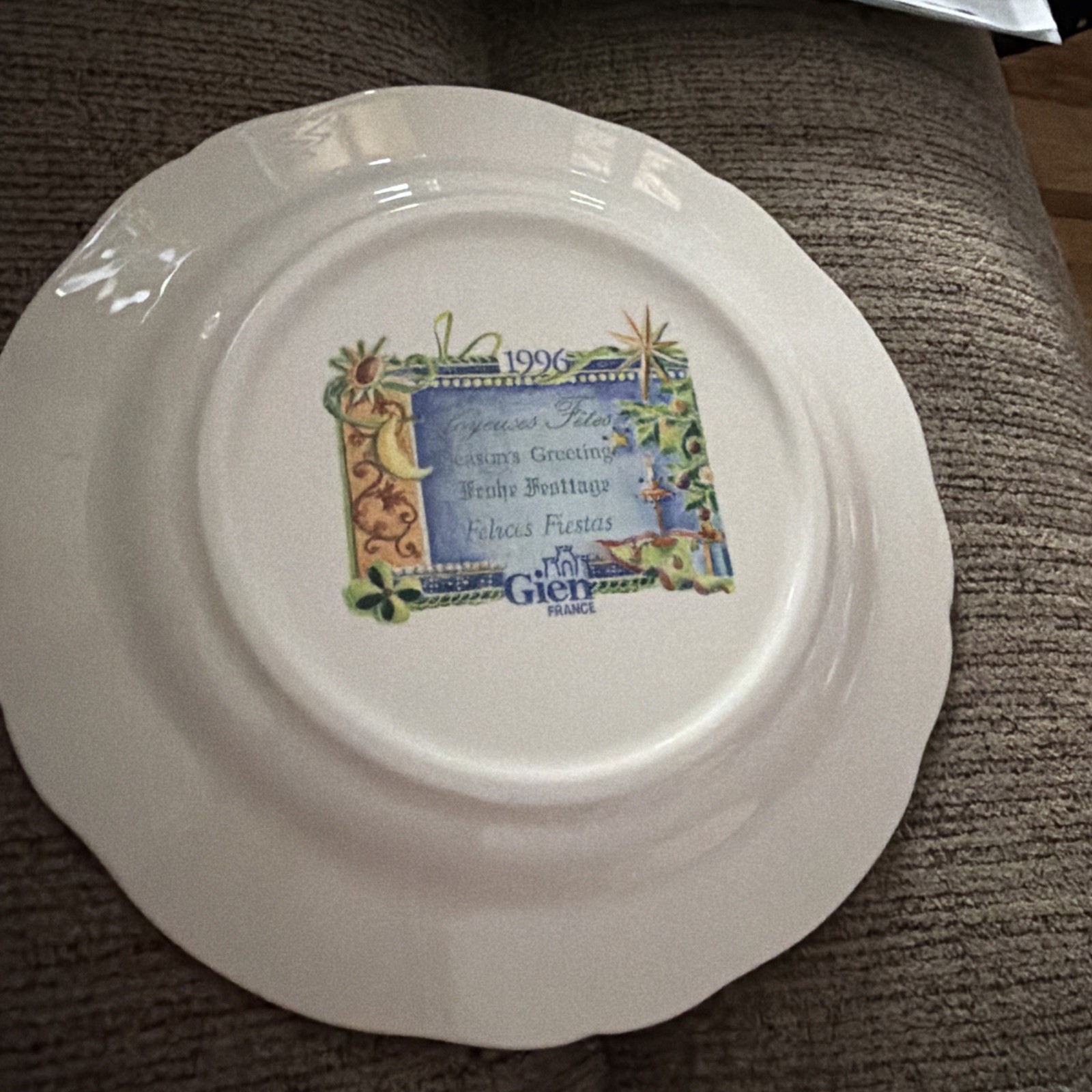 1996 Collector Plate Joyeuses Fetes GIEN France Season’s Greetings 8.5”