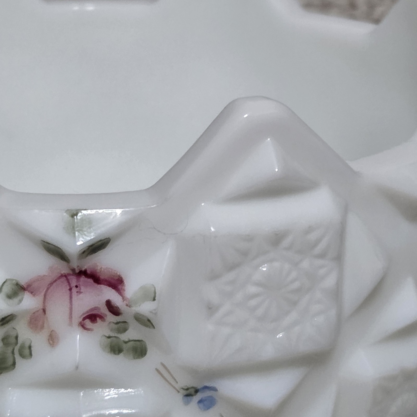 Vintage WESTMORELAND Old Quilt Pattered Milk Glass Candy Dish Rose Garland Lid