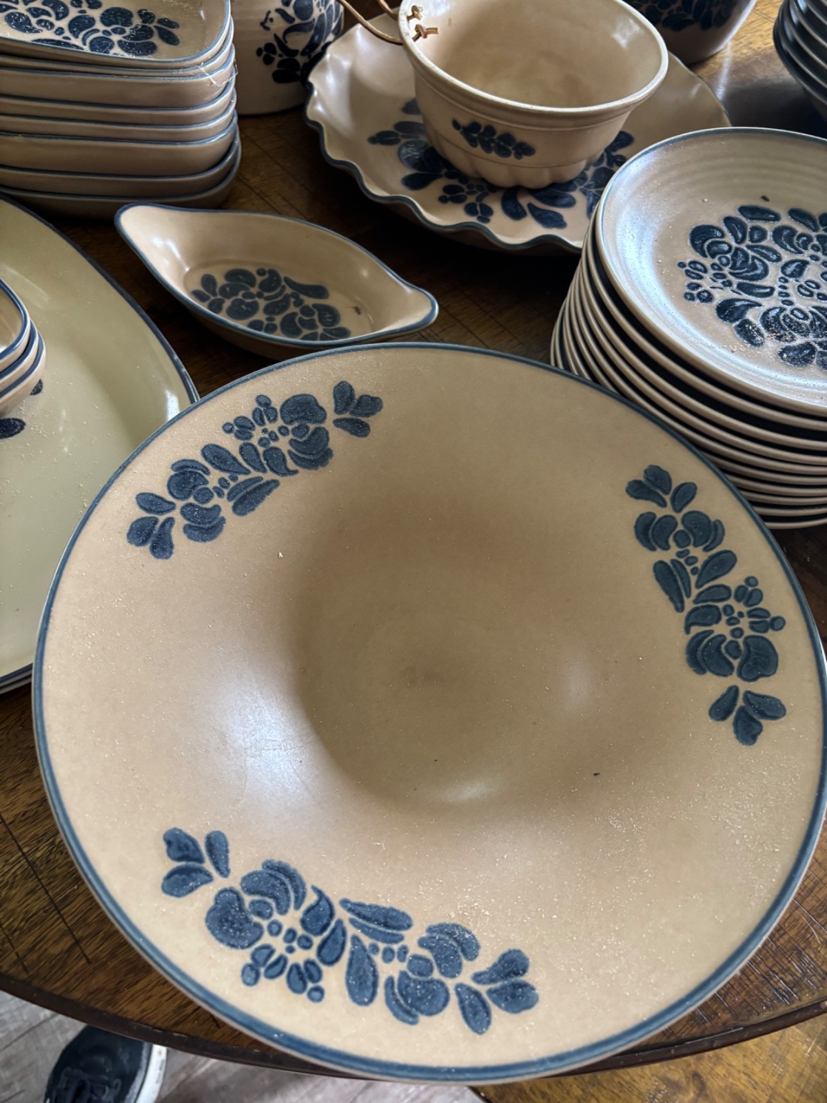 pfaltzgraff folk art set. Over 70 pcs.