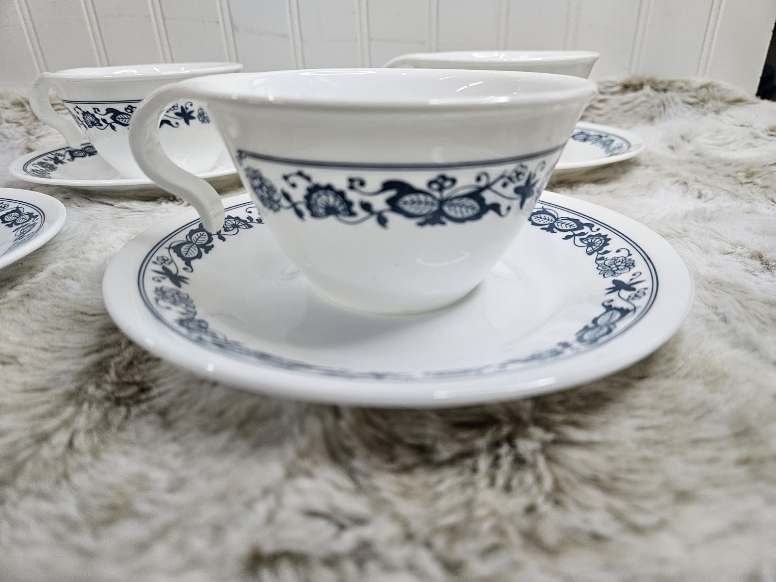 Vintage Corelle Old Town Blue Onion Set of 4 Hook Handle Cups & Saucers Mugs USA