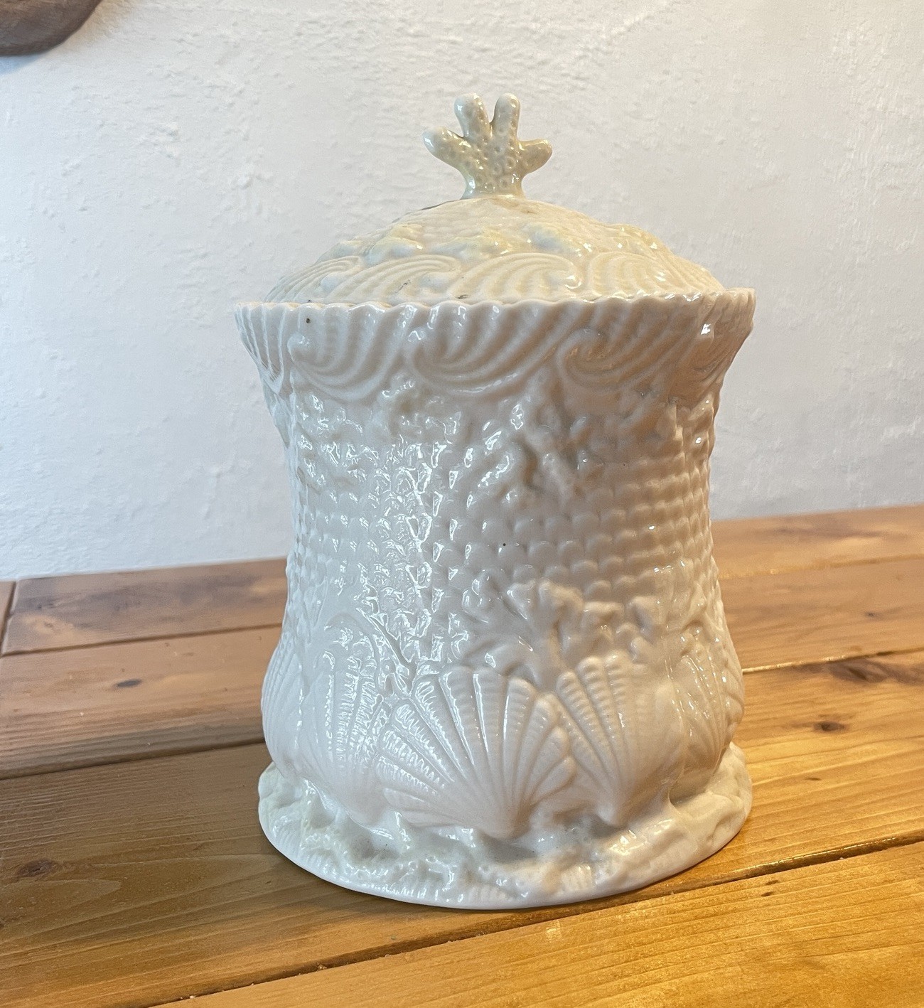 Vintage Belleek Pottery Ireland Shell Coral Biscuit Jar READ