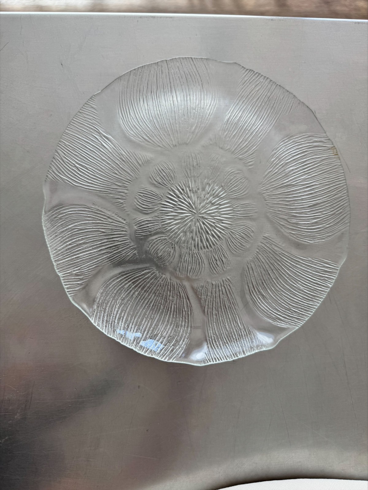 Arcoroc France Fleur Pressed Glass Plates Set Of 4 – Clear Floral Pattern 7.75″