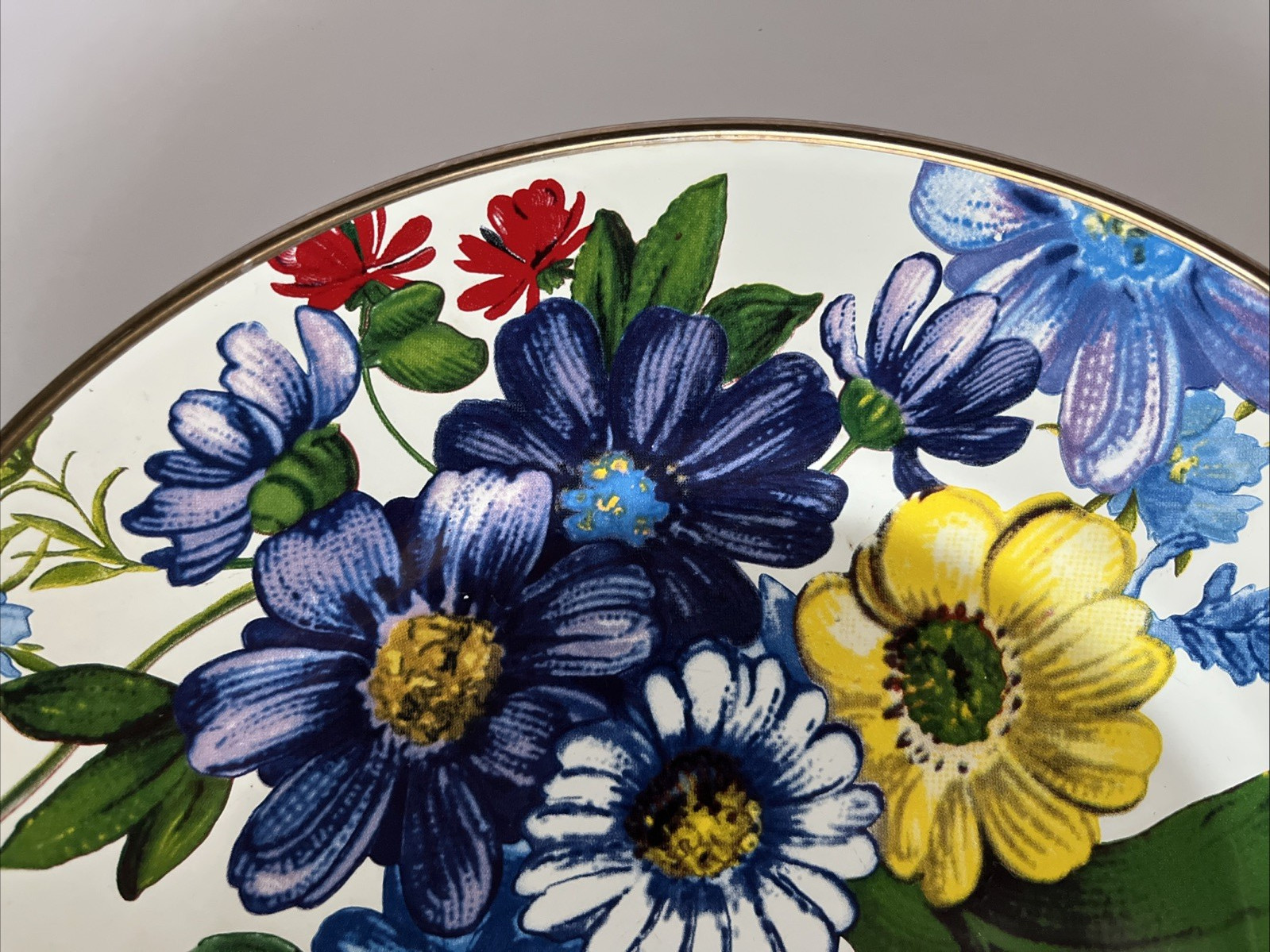 Lot Mackenzie Childs 10.25″ white flower market enamel dinner plates
