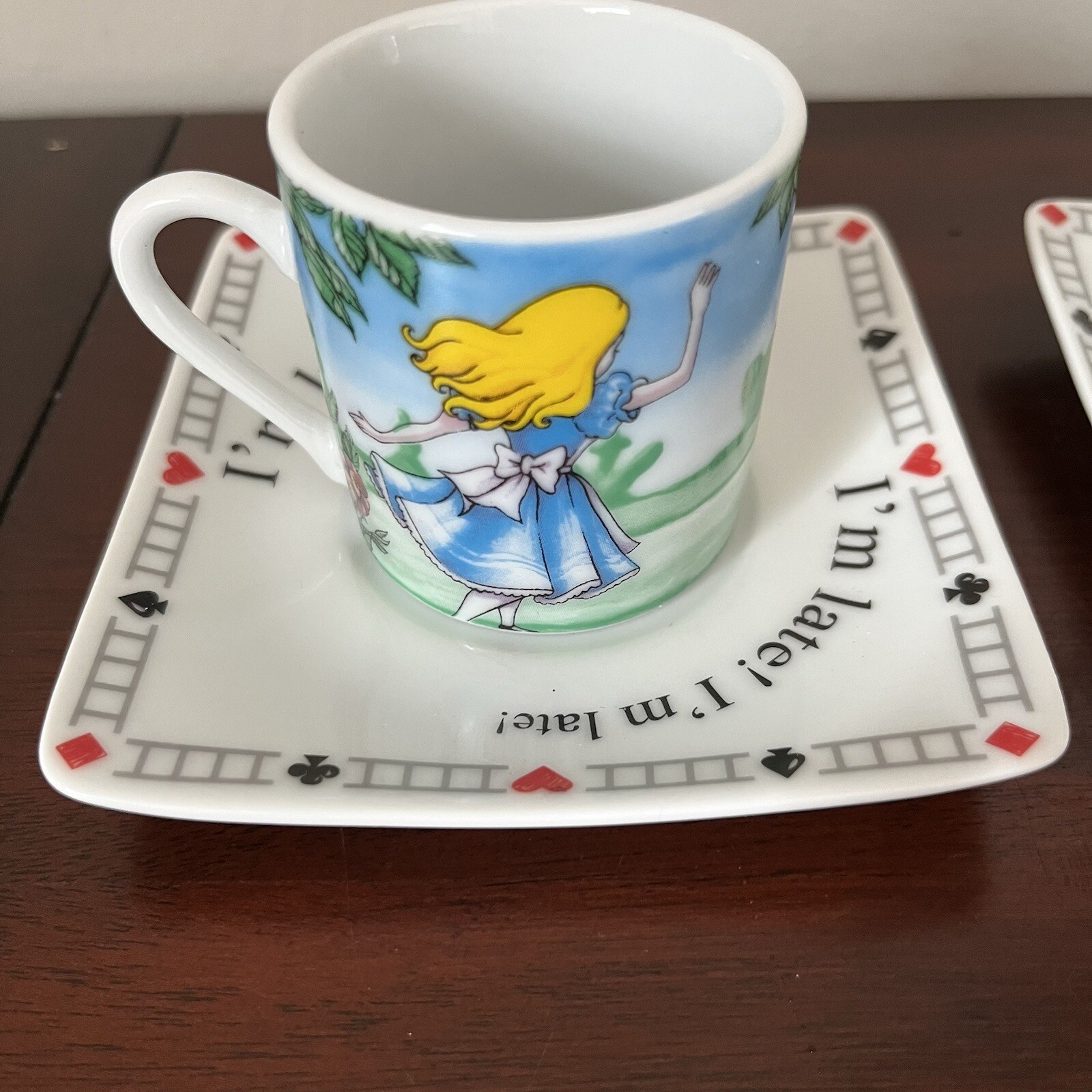 2010 Rare Alice In Wonderland Cafe-2 Teacups & 2 Saucers-England By Paul Cardew