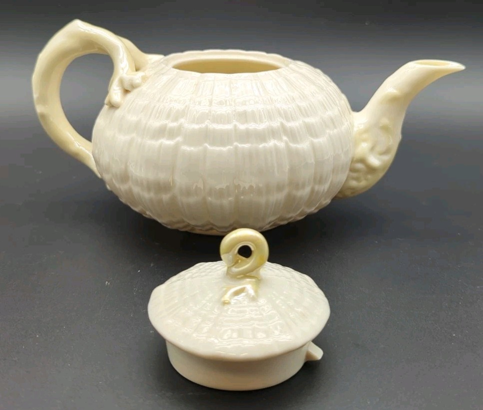 Belleek Pottery LIMPET YELLOW Pattern 6-Cup Teapot w/ Lid