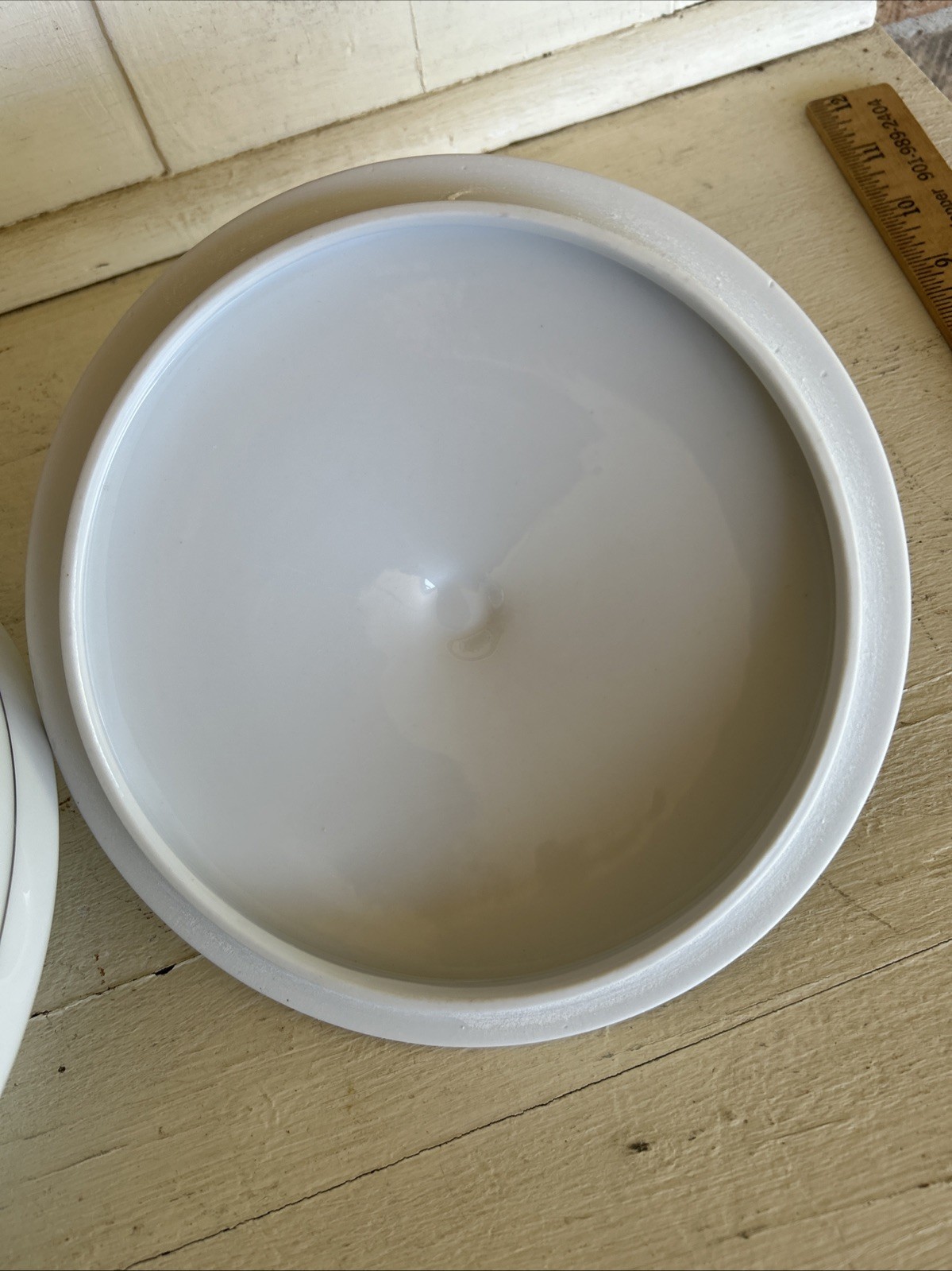 Elington Casserole 2 qt. Covered Wade Fine Porcelain White Blue Platinum Trim !