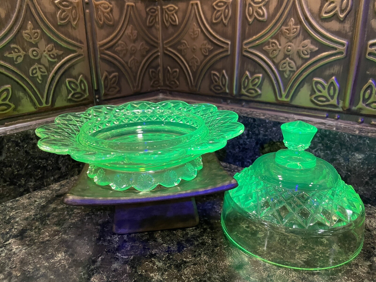 Vintage Riverside Green Vaseline Glass Petticoat Pattern Covered Bowl 30s Tested