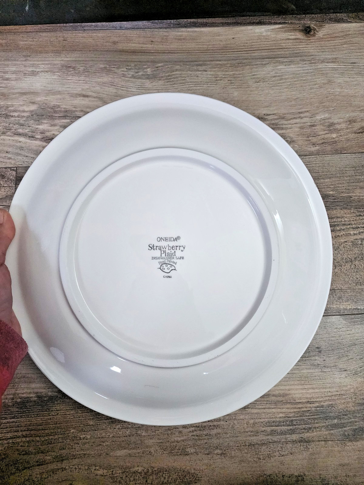 Oneida Strawberry Plaid Round Platter | 12″ diameter | New in Box