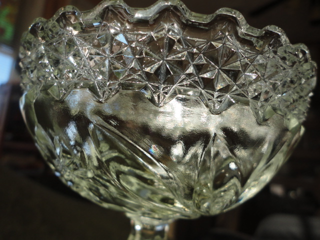 US Glass Co Floral & Diamond Pedestal Bowl Compote 5-1/2 in tall Vintage