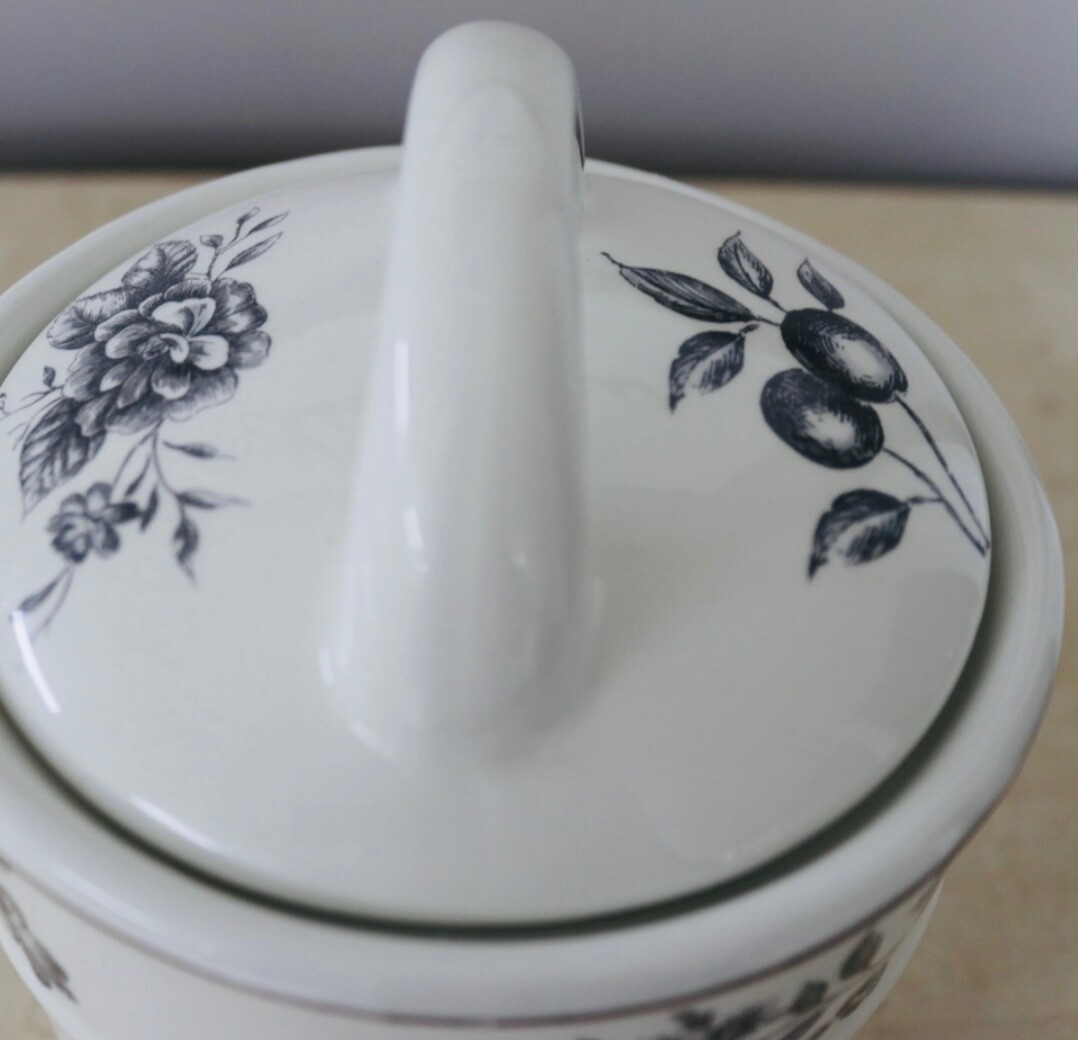 Maxcera FRENCH TOILE RABBIT CABBAGE CANISTER Black White container Jar w/Lid 10″