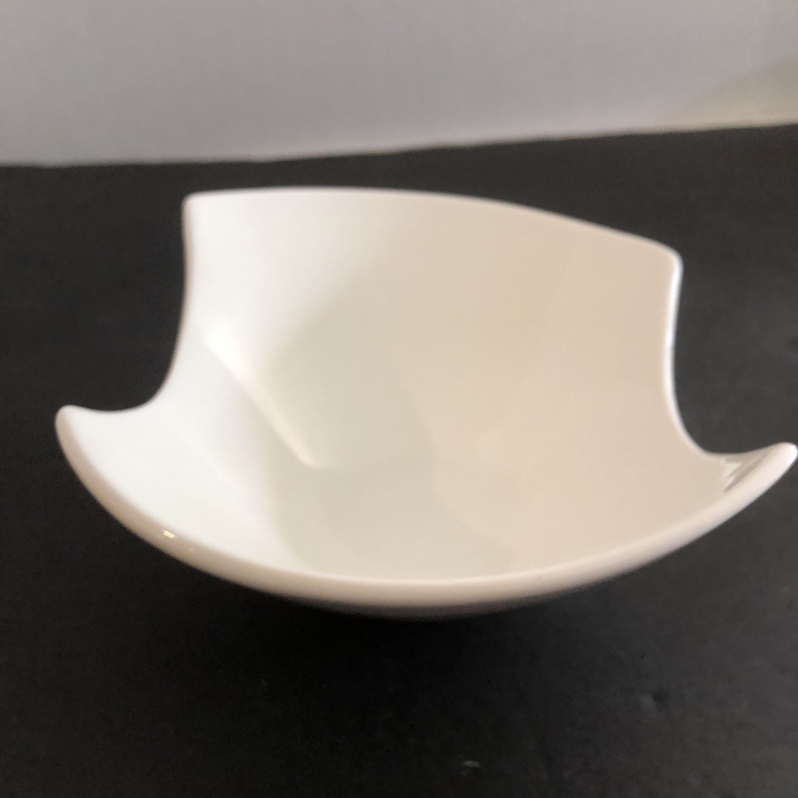 10 Strawberry Street Samurai Cereal Bowls 7.25″ Asymmetrical White