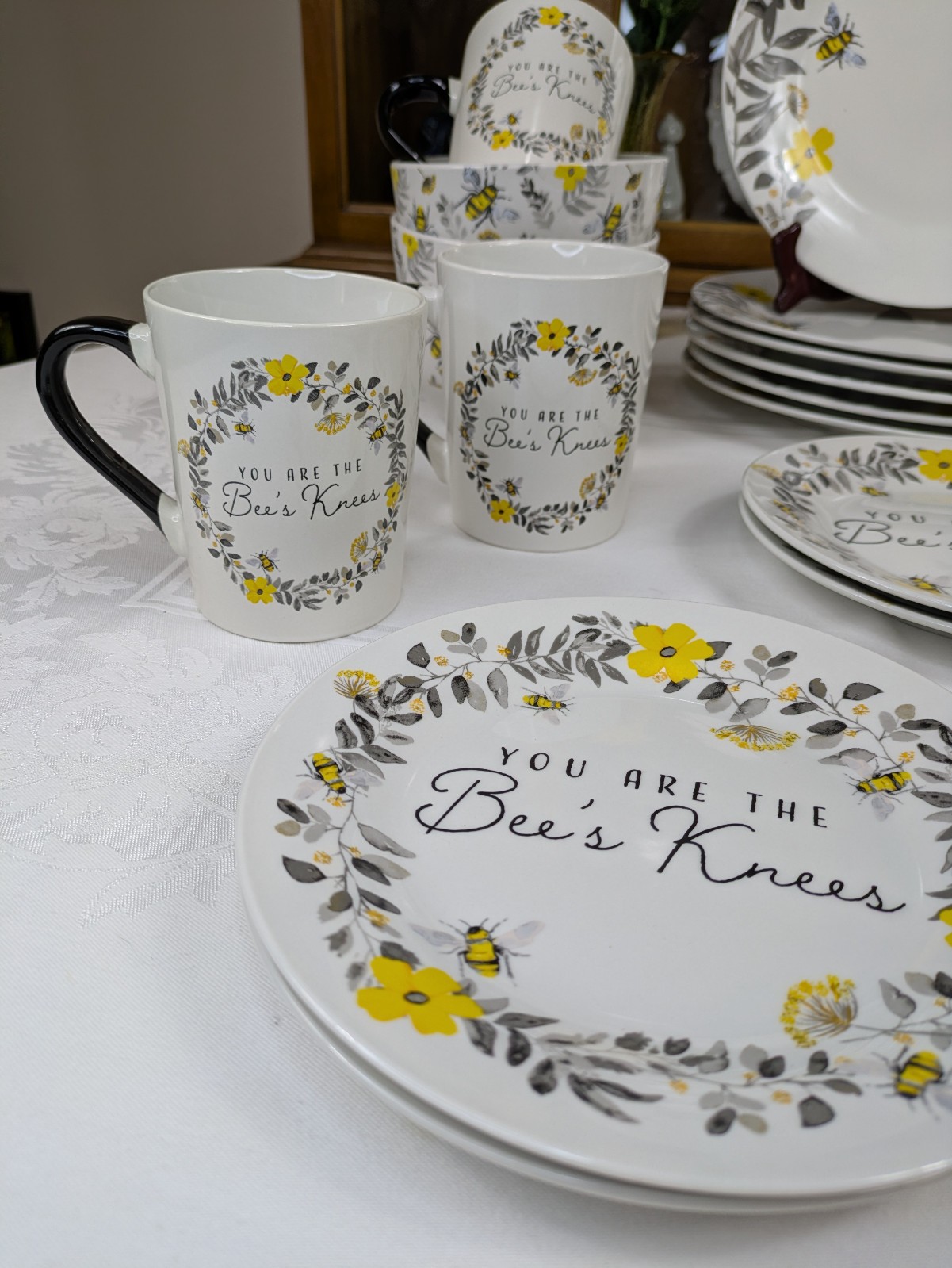 24 ROYAL NORFOLK BUMBLEBEE & FLOWERS Service for 6, Dinner Salad Plate Bowl Mugs