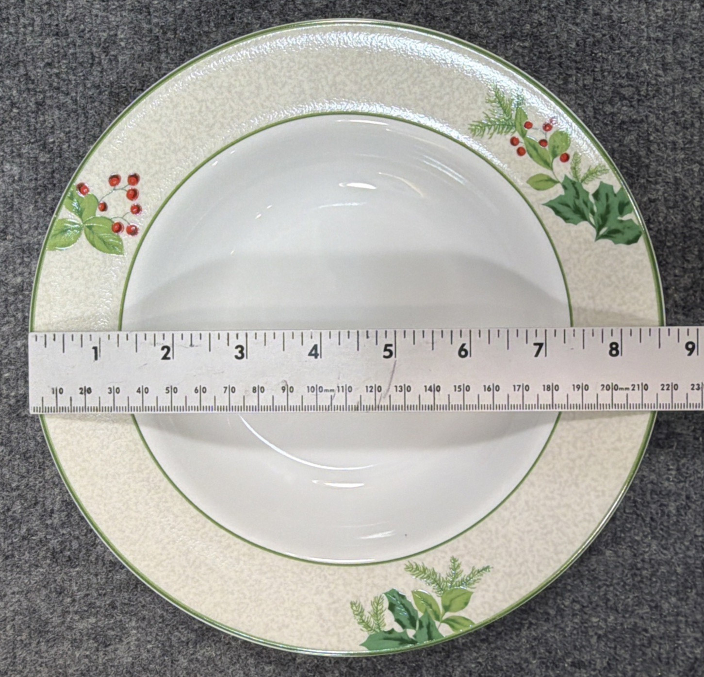 Lillian Vernon Holly & Berries Green LV17 12 pcs Dinner & Salad Plates & Bowls