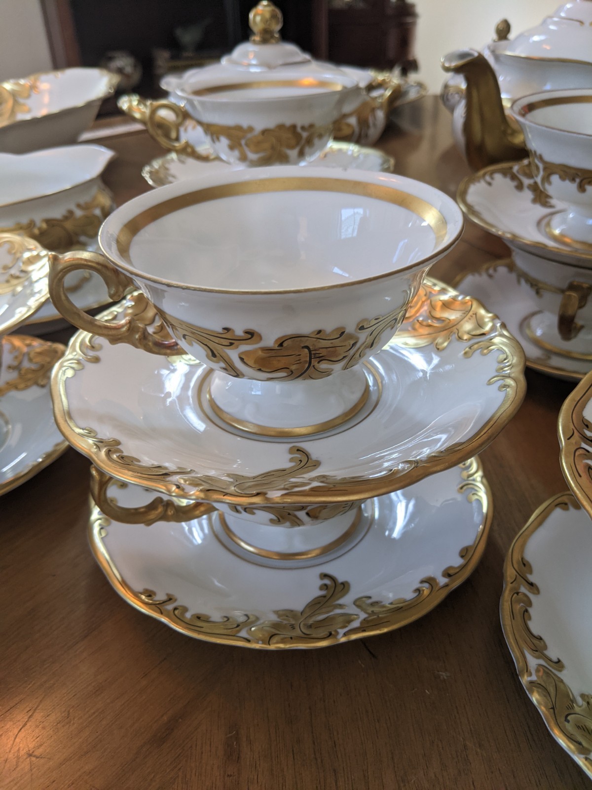 WALBRZYCH WAWEL CHINA POLAND GOLD GILDED EDGE COMPLETE SERVICE FOR 10 UNBOXED