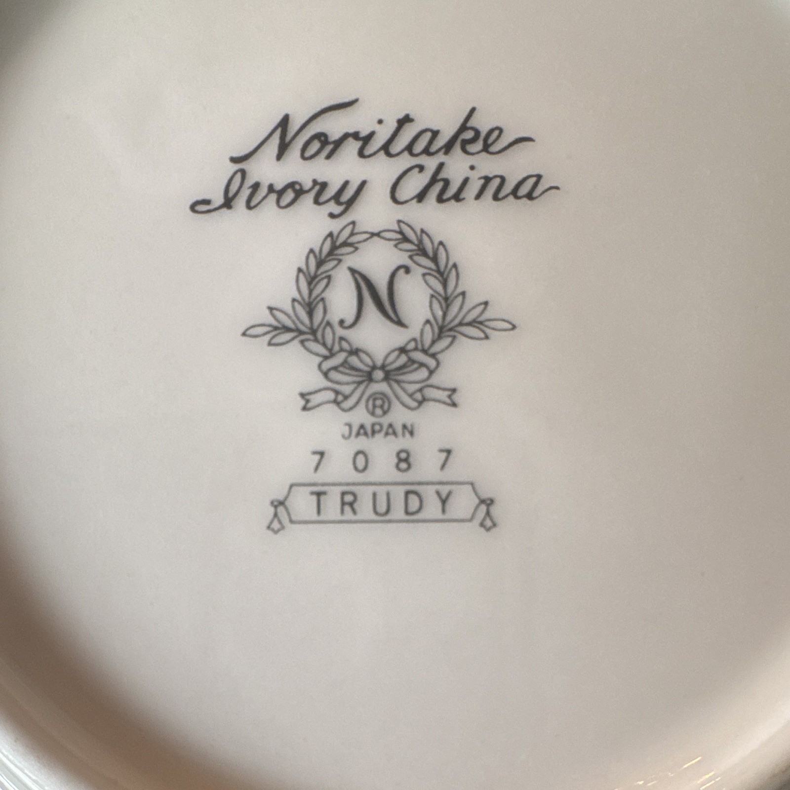 Noritake Ivory China Trudy 7087 White Round Fruit / Dessert Bowl Japan