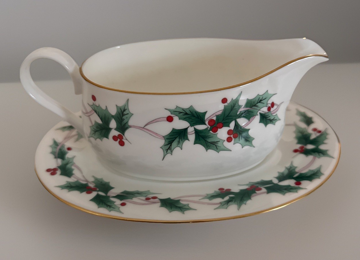 MIKASA BONE CHINA CHRISTMAS RIBBON HOLLY PAT GRAVY BOAT & UNDERPLATE FREE SHIP