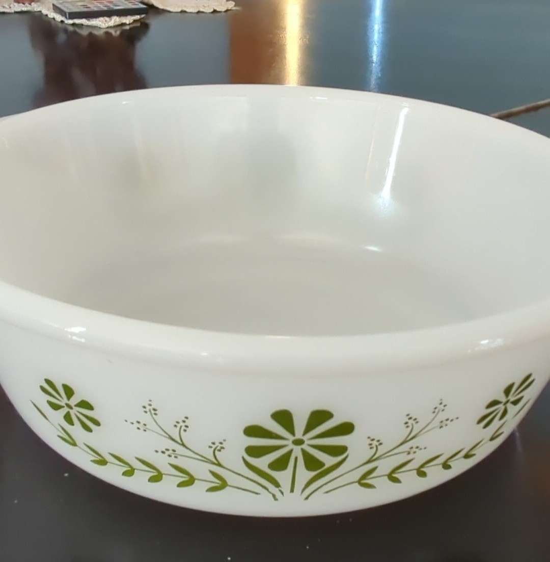 vintage GLASBAKE #J514 2-QUART ROUND CASSEROLE Green Primrose Dream 9″ diameter