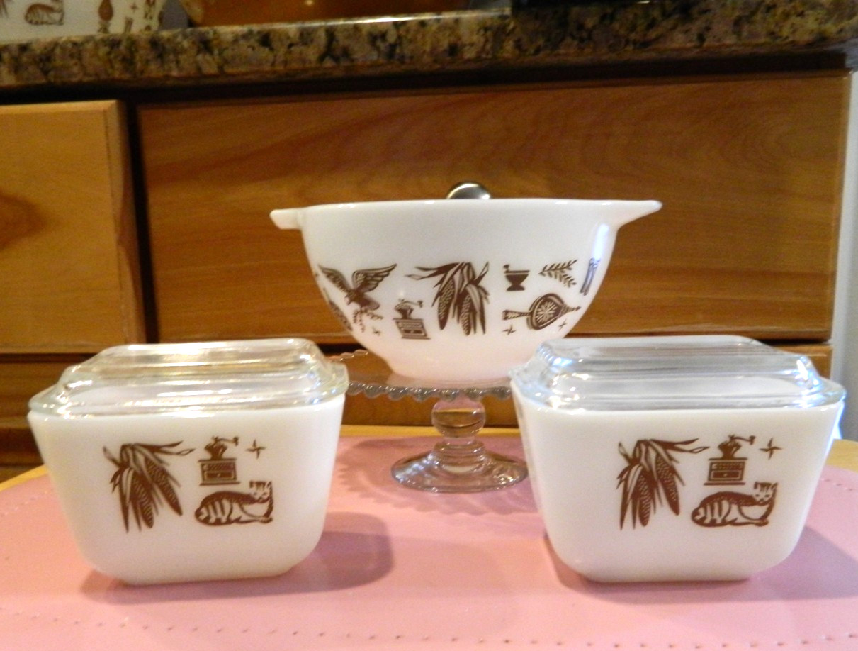 Vtg PYREX Lot w/2 Early American Refrigerator Dishes w/Lids 501B & #441 Bowl 5PC