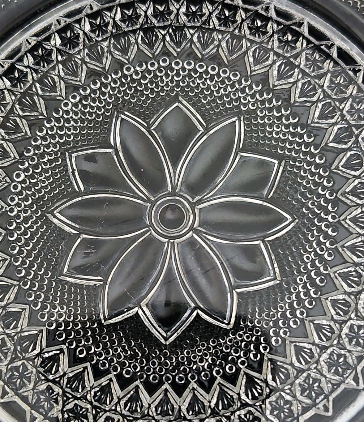 Vintage Indiana Tiara Sandwich Glass Sandwich Plates 8.25″ Wide – Set Of 5 EC