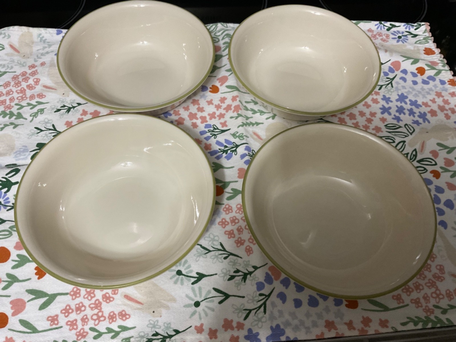 Corelle Lot of 4 Cereal Soup Bowls 6.25″ White w/Medium (Olive) Green Trim