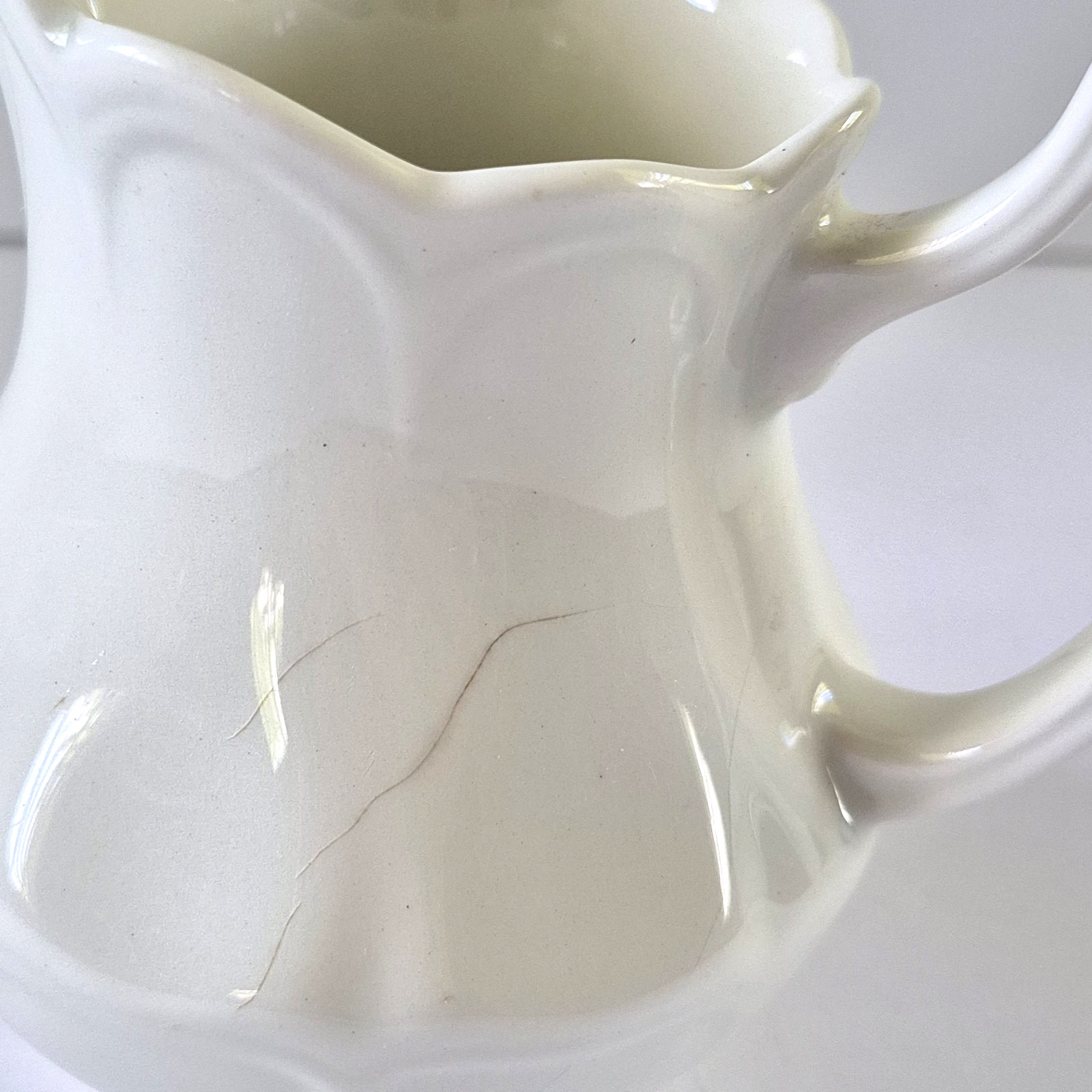 STAFFORDSHIRE J & G MEAKIN CREAMER AND SUGAR BOWL WITH LID WHITE VTG