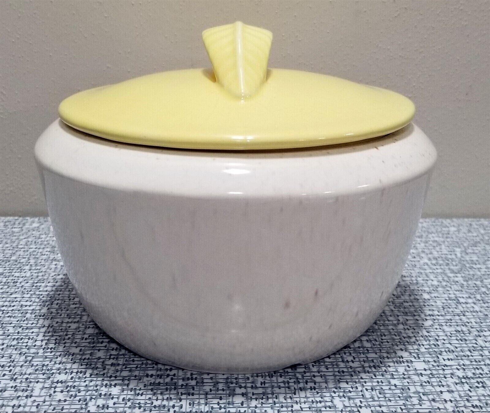 Vtg L44 CALIF California USA POTTERY Covered Dish Leaf Handle Lid Beige & Yellow