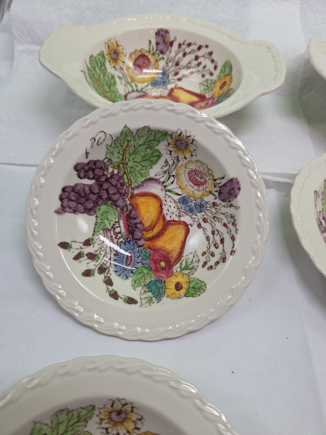 Vernon Kilns 8 Vintage “Fruitdale” Handled And Soup Berry Bowls Hand Painted USA
