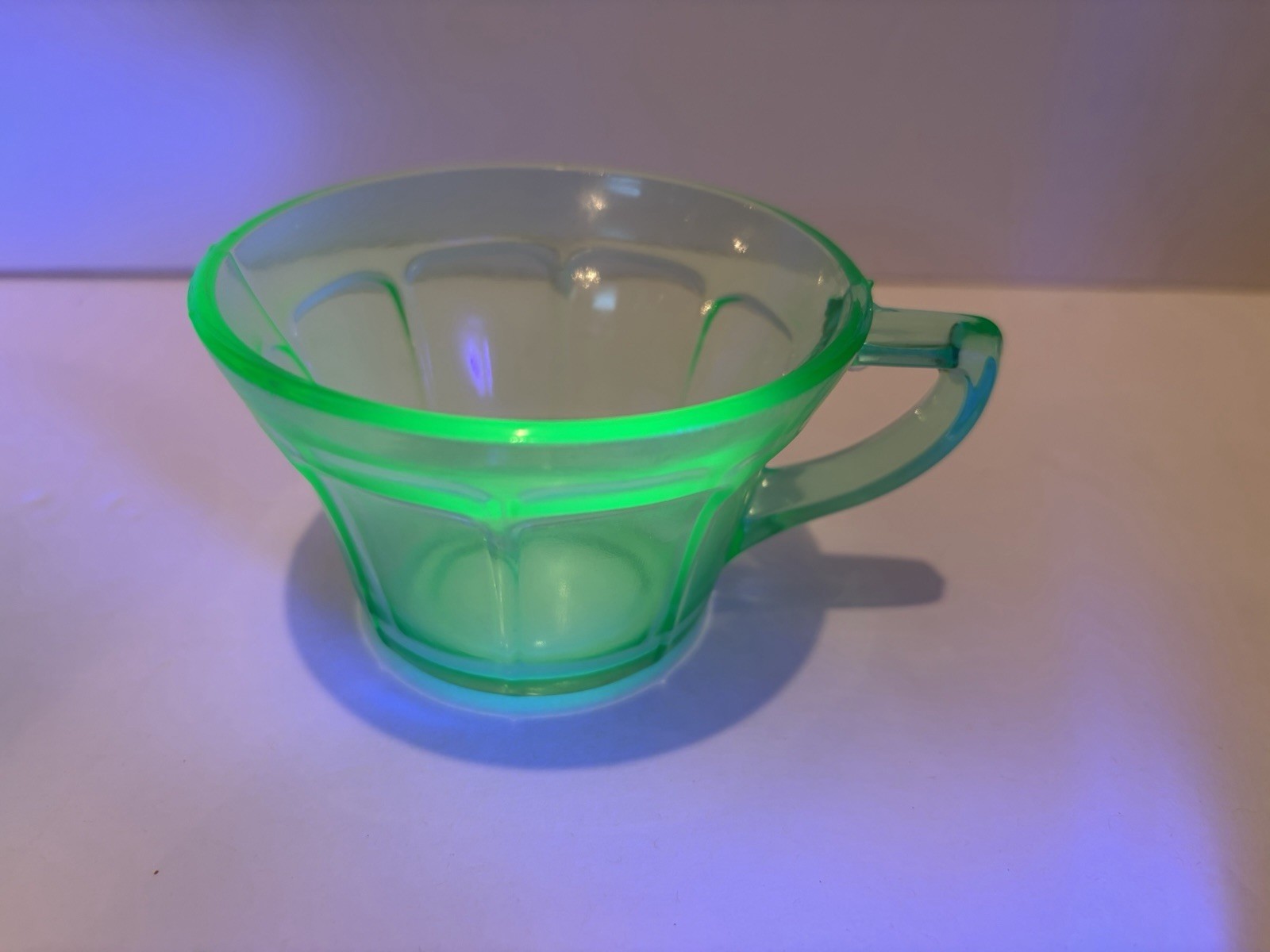 Set of 4 Vintage Diamond Glass Co. Victory Green Uranium Glass Cups & Saucers