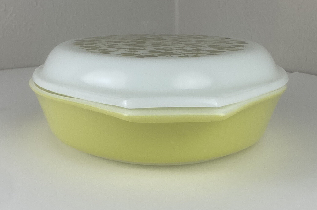 Pyrex Verde Olive Green Divided Casserole Ovenware 1.5 QT Vintage With Lid