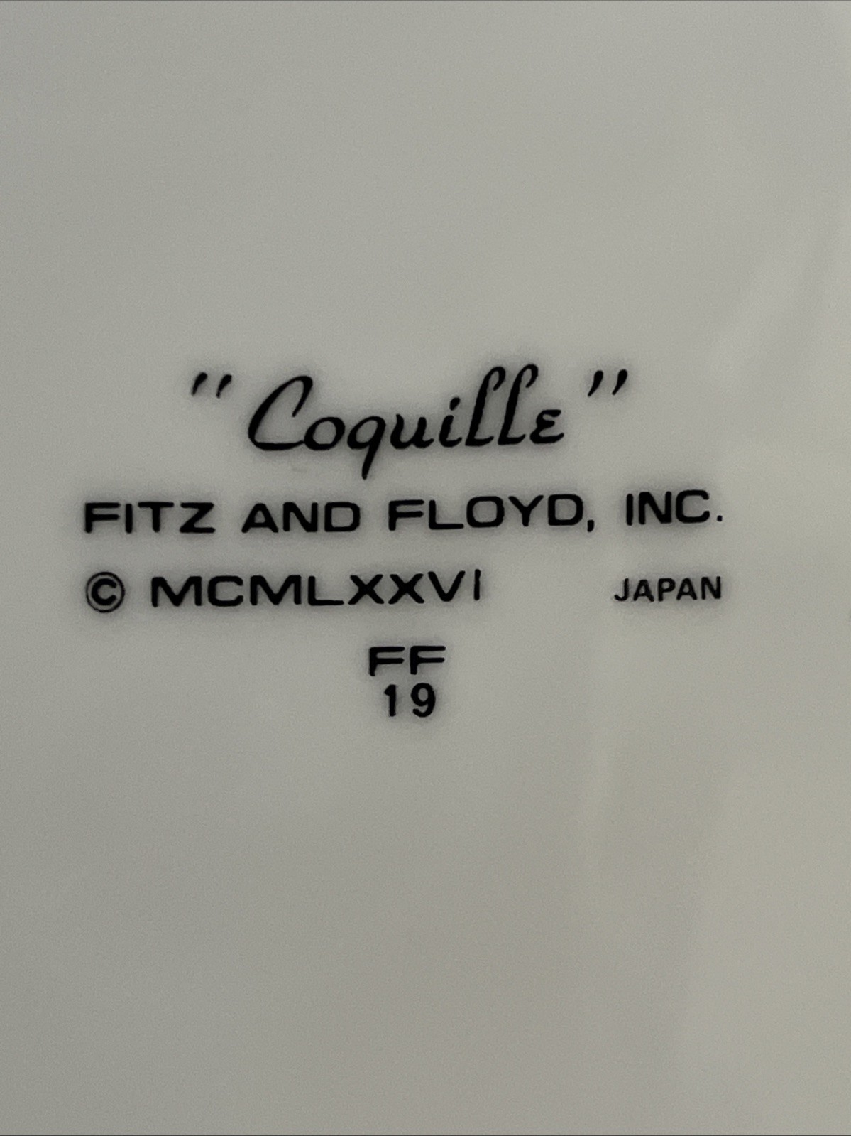 10.25″ dinner plate Coquille pattern Fitz & Floyd pink on white